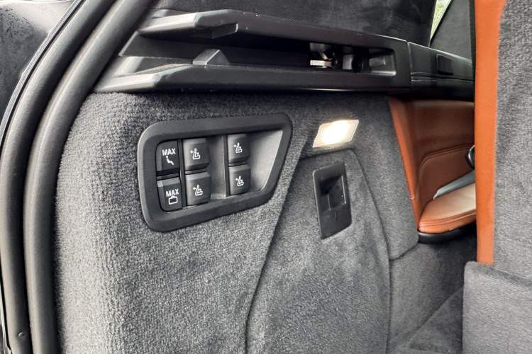 Used BMW X7 2019 xDrive40i Executive Model M Sport Package Interior 10
