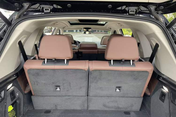 Used BMW X7 2019 xDrive40i Luxury Package with Leading Features Interior 10