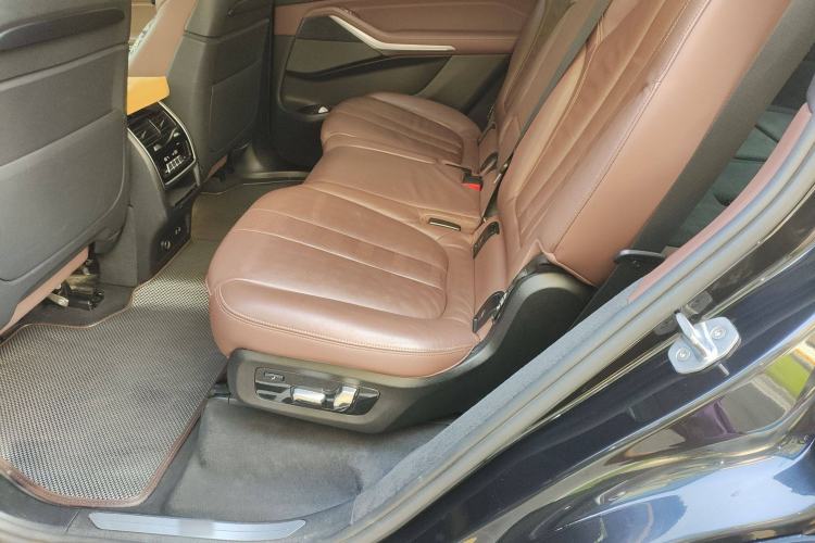 Used BMW X7 2019 xDrive40i Luxury Package with Leading Features Interior 4