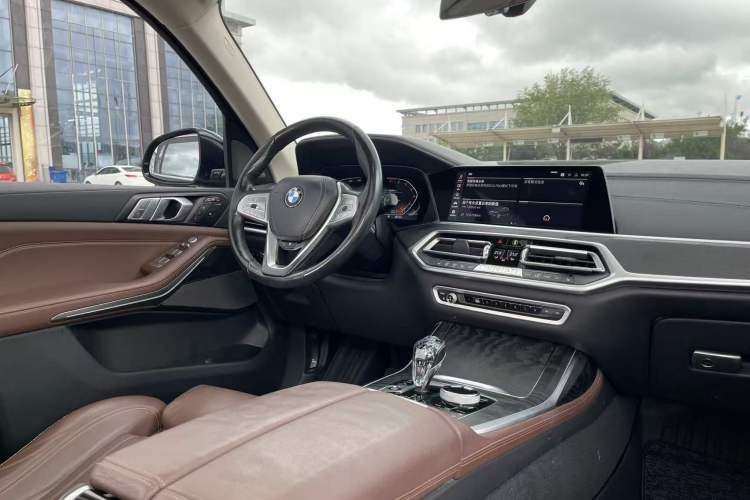 Used BMW X7 2019 xDrive40i Luxury Package with Leading Features Interior 7