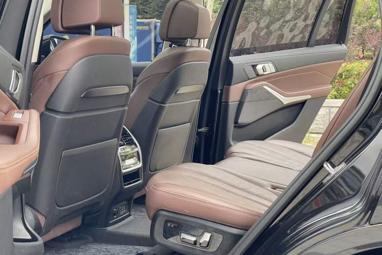 Used BMW X7 2019 xDrive40i Luxury Package with Leading Features Interior 8