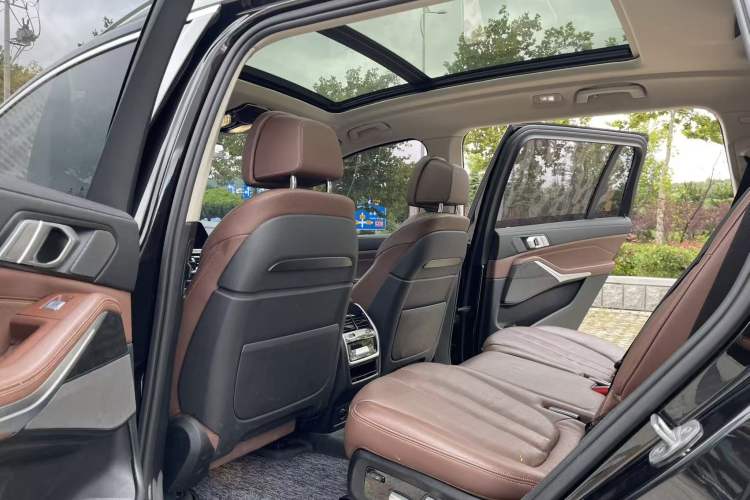 Used BMW X7 2019 xDrive40i Luxury Package with Leading Features Interior 9