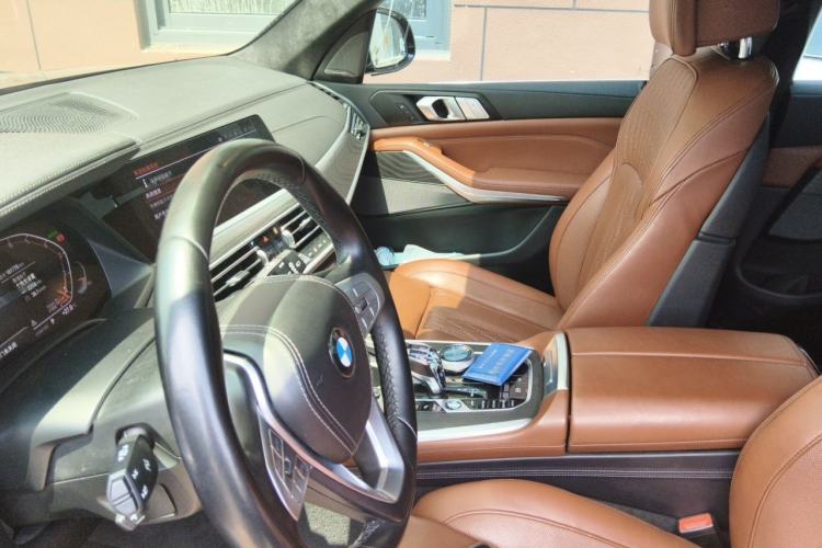 Used BMW X7 2019 xDrive40i Luxury Package with Leading Features Left Front Seat