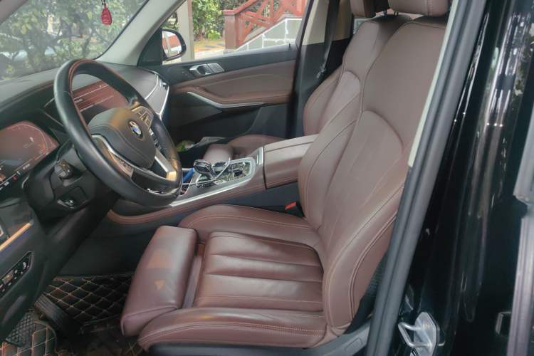 Used BMW X7 2019 xDrive40i Luxury Package with Leading Features Left Front Seat