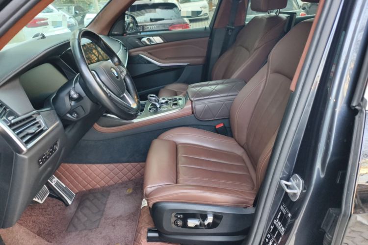 Used BMW X7 2019 xDrive40i Luxury Package with Leading Features Left Front Seat