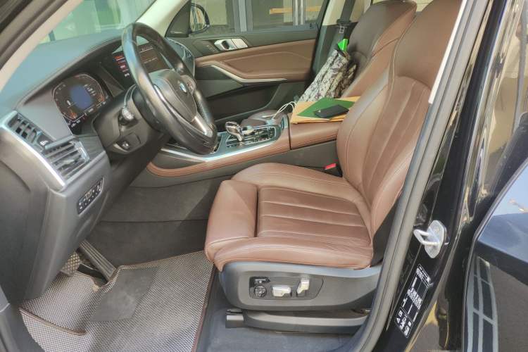 Used BMW X7 2019 xDrive40i Luxury Package with Leading Features Left Front Seat