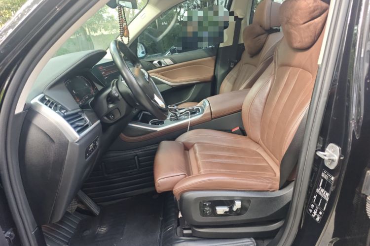 Used BMW X7 2019 xDrive40i Luxury Package with Leading Features Left Front Seat