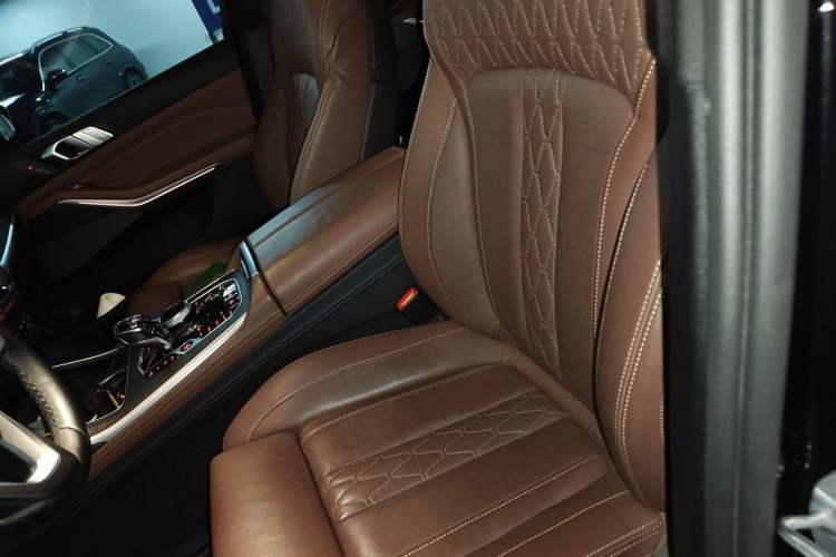 Used BMW X7 2019 xDrive40i Luxury Package with Leading Features Left Front Seat