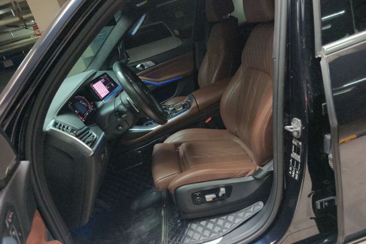Used BMW X7 2019 xDrive40i Luxury M Sport Package Left Front Seat