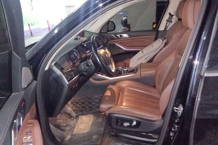 Used BMW X7 2019 xDrive40i Luxury Package with Leading Features Left Front Seat