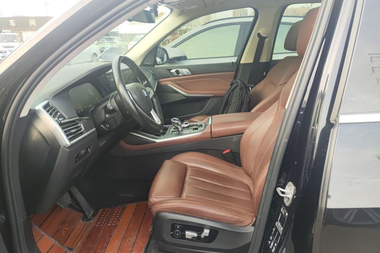 Used BMW X7 2019 xDrive40i Luxury Package with Leading Features Left Front Seat