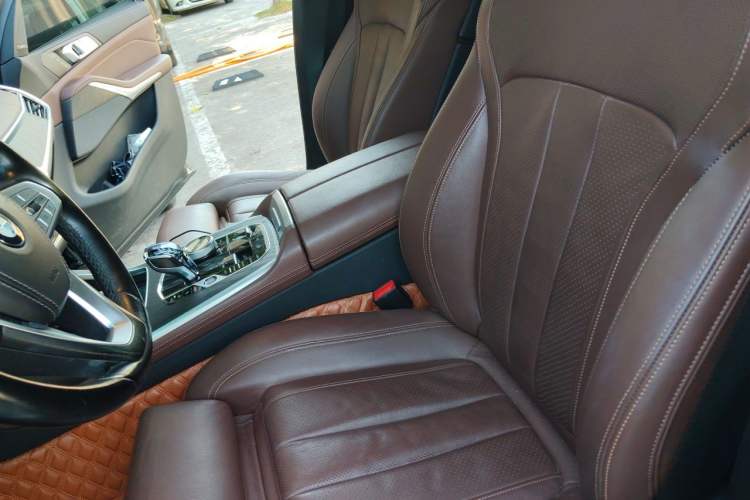 Used BMW X7 2019 xDrive40i Luxury Package with Leading Features Left Front Seat