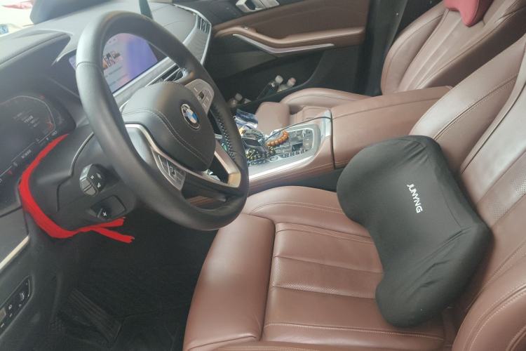 Used BMW X7 2019 xDrive40i Luxury Package with Leading Features Left Front Seat