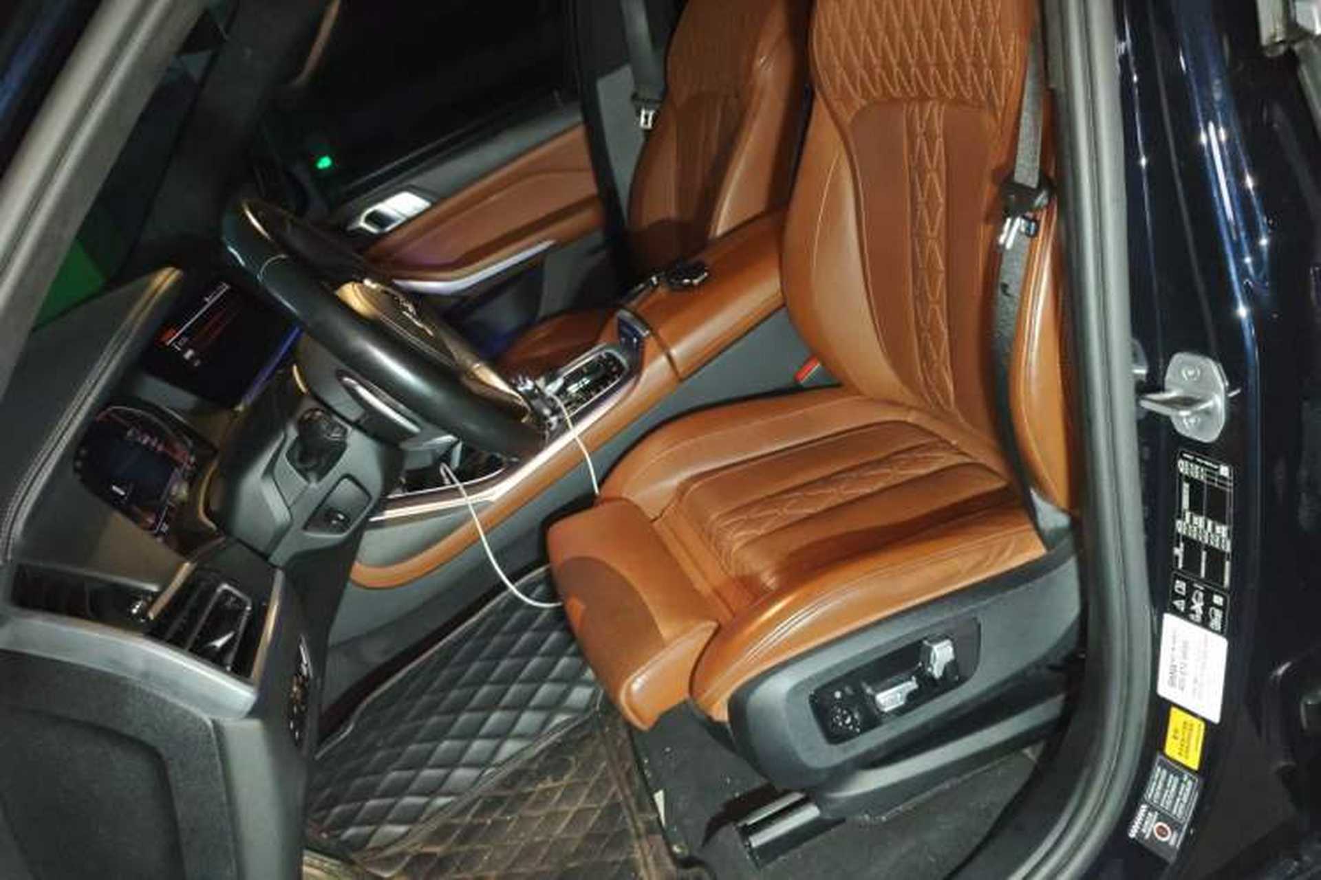 Used BMW X7 2019 xDrive40i Luxury Package with Leading Features Left Front Seat