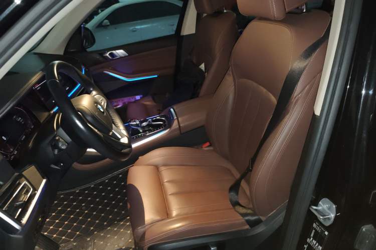 Used BMW X7 2019 xDrive40i Luxury Package with Leading Features Left Front Seat