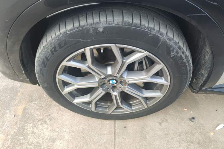 Used BMW X7 2019 xDrive40i Luxury Package with Leading Features Left Front Wheel Hub