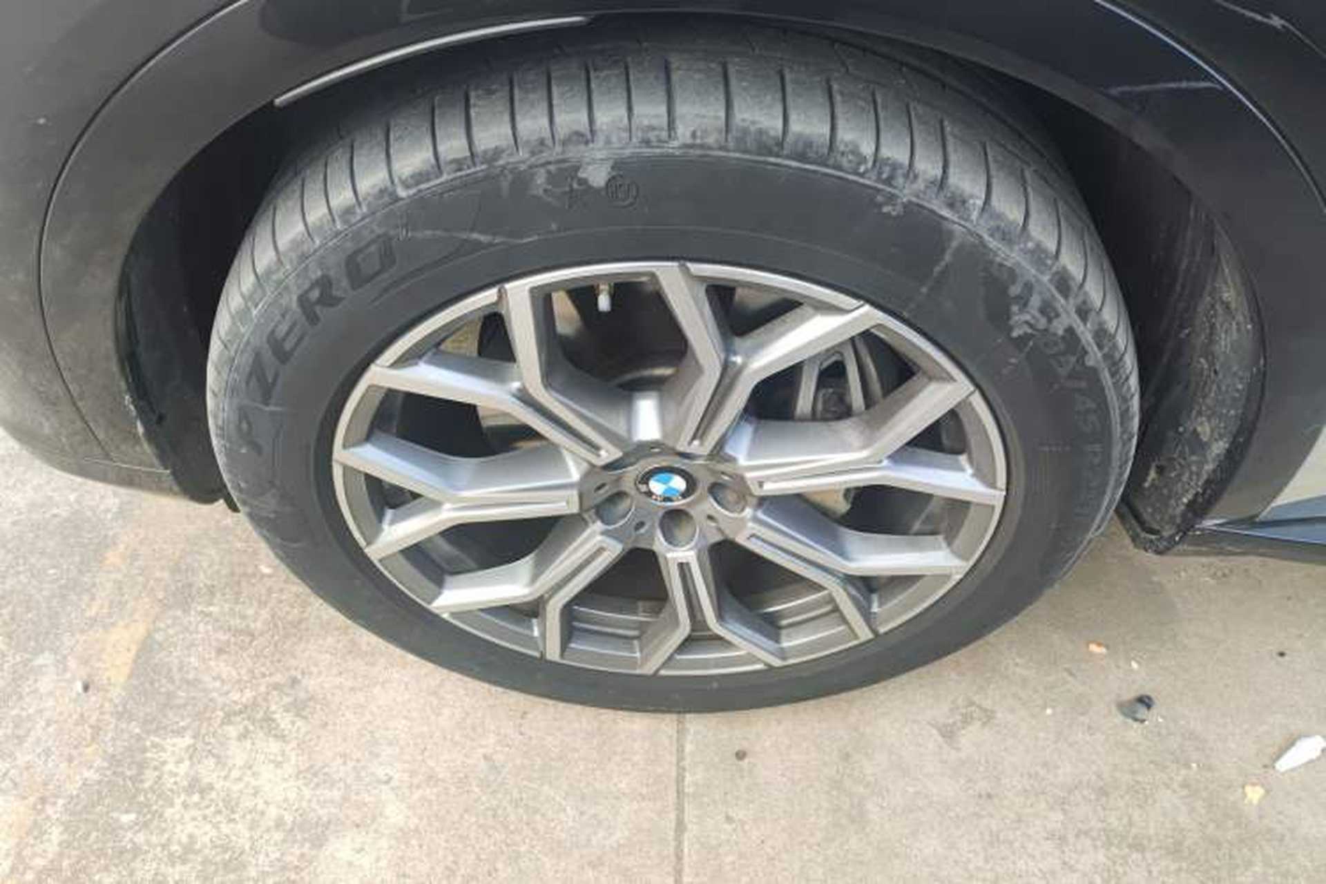 Used BMW X7 2019 xDrive40i Luxury Package with Leading Features Left Front Wheel Hub