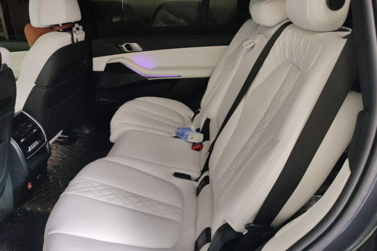 Used BMW X7 2019 xDrive40i Luxury M Sport Package Left Rear Seat