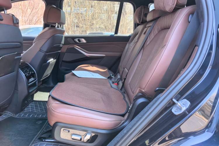 Used BMW X7 2019 xDrive40i Luxury M Sport Package Left Rear Seat