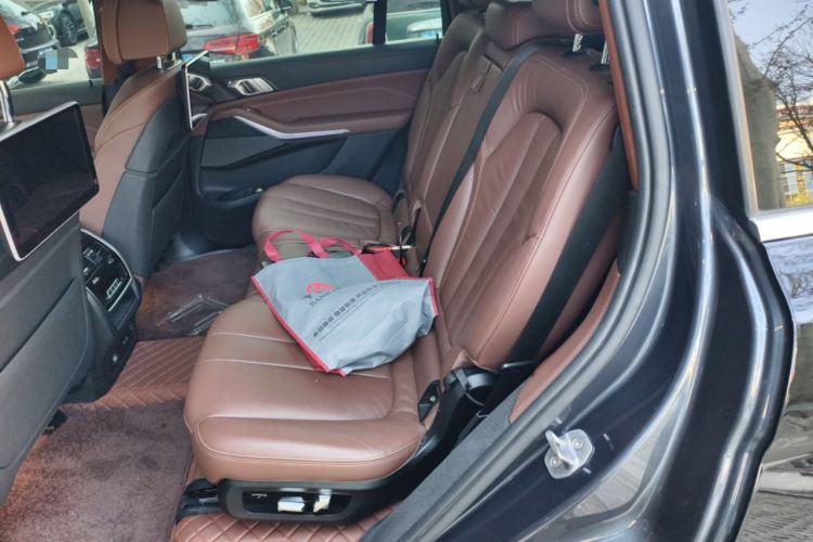 Used BMW X7 2019 xDrive40i Luxury Package with Leading Features Left Rear Seat