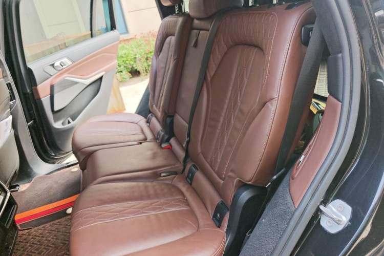 Used BMW X7 2019 xDrive40i Luxury M Sport Package Left Rear Seat