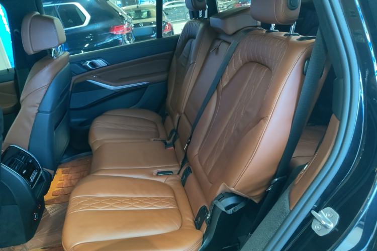 Used BMW X7 2019 xDrive40i Luxury M Sport Package Left Rear Seat