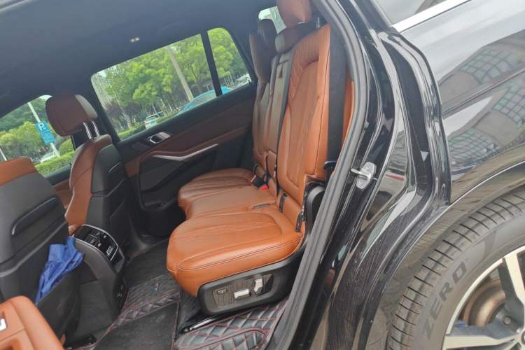 Used BMW X7 2019 xDrive40i Luxury M Sport Package Left Rear Seat