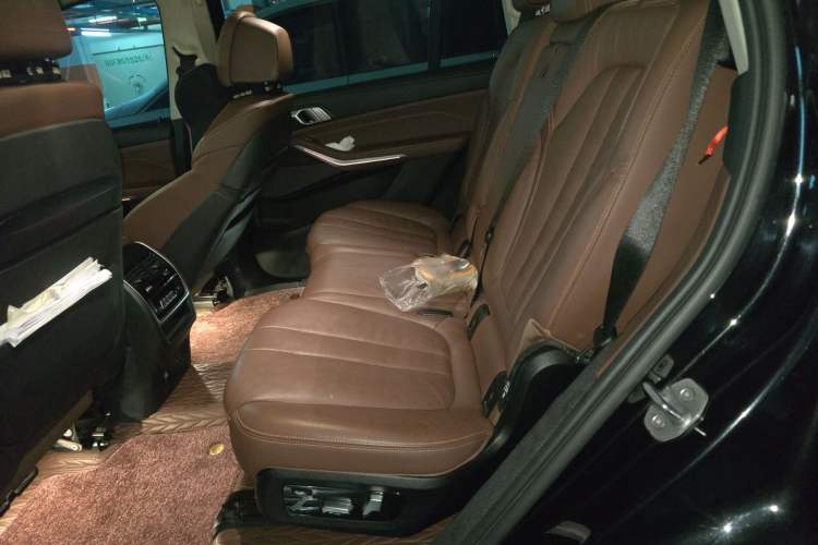 Used BMW X7 2019 xDrive40i Luxury Package with Leading Features Left Rear Seat