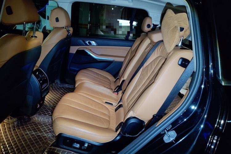 Used BMW X7  Left Rear Seat