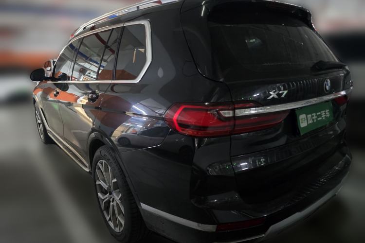 Used BMW X7 2019 xDrive40i Luxury Package with Leading Features Rear Left 45 Deg