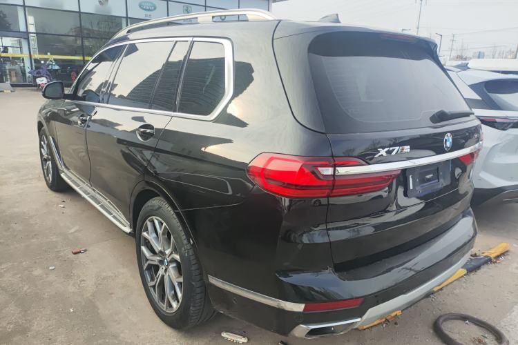Used BMW X7 2019 xDrive40i Luxury Package with Leading Features Rear Left 45 Deg