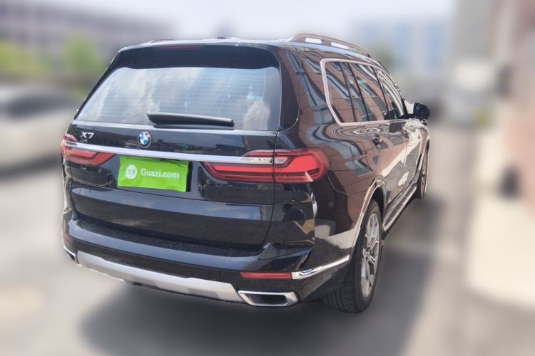Used BMW X7 2019 xDrive40i Luxury Package with Leading Features Rear Right 45 Deg