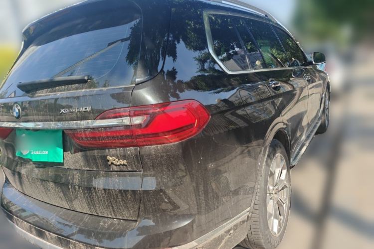 Used BMW X7 2019 xDrive40i Luxury Package with Leading Features Rear Right 45 Deg