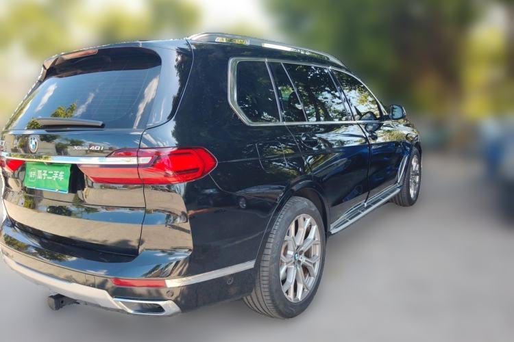 Used BMW X7 2019 xDrive40i Luxury Package with Leading Features Rear Right 45 Deg