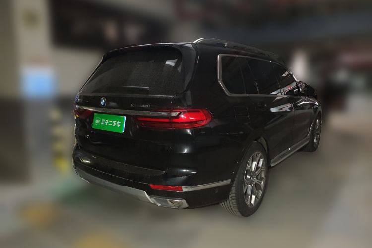 Used BMW X7 2019 xDrive40i Luxury Package with Leading Features Rear Right 45 Deg