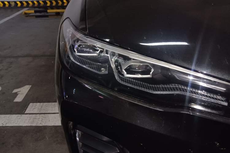 Used BMW X7 2019 xDrive40i Luxury Package with Leading Features Right Front Headlight