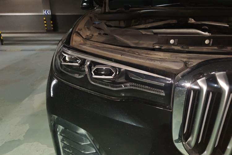 Used BMW X7 2019 xDrive40i Luxury Package with Leading Features Right Front Headlight