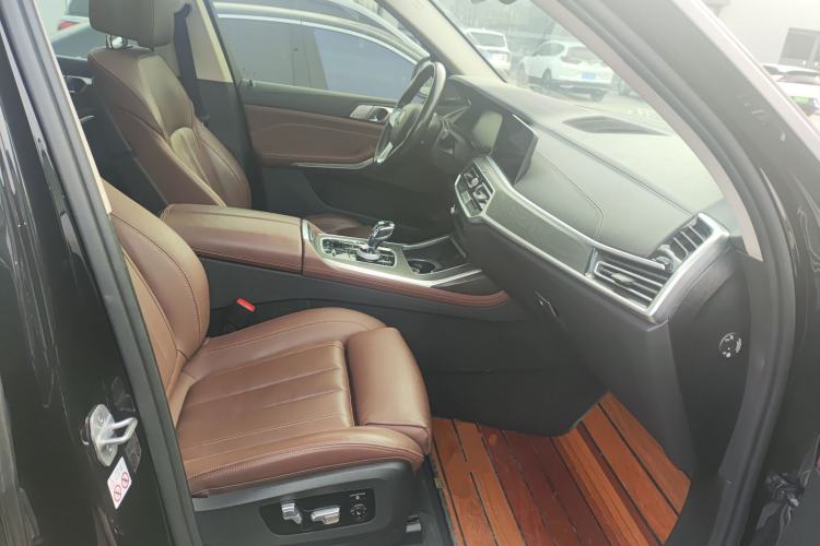 Used BMW X7 2019 xDrive40i Luxury Package with Leading Features Right Front Seat