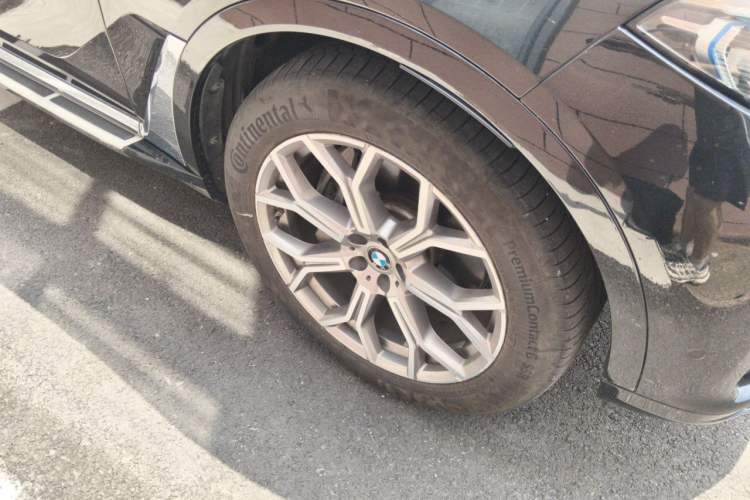 Used BMW X7 2019 xDrive40i Luxury Package with Leading Features Right Front Wheel Hub