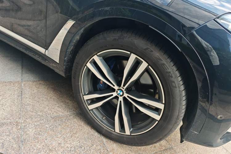Used BMW X7 2019 xDrive40i Luxury M Sport Package Right Front Wheel Hub