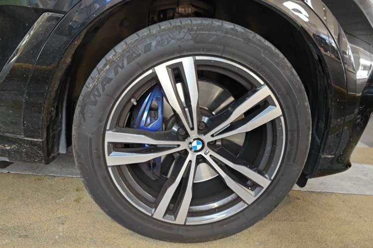 Used BMW X7 2019 xDrive40i Luxury M Sport Package Right Front Wheel Hub