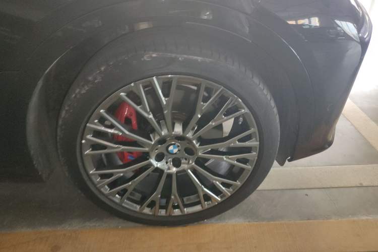 Used BMW X7 2019 xDrive40i Luxury M Sport Package Right Front Wheel Hub