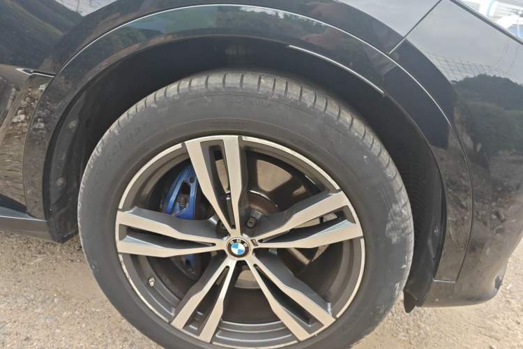 Used BMW X7 2019 xDrive40i Luxury M Sport Package Right Front Wheel Hub