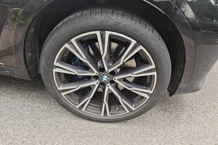 Used BMW X7 2019 xDrive40i Executive Model M Sport Package Right Front Wheel Hub