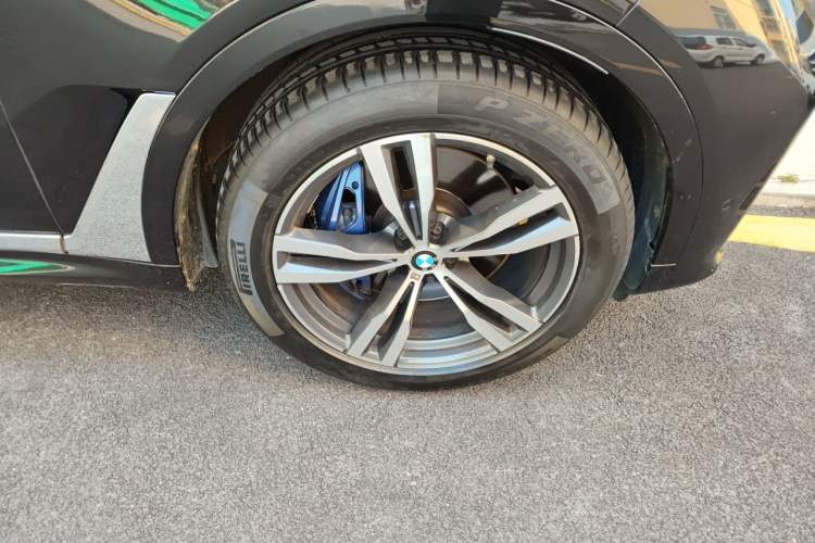 Used BMW X7 2019 xDrive40i Luxury M Sport Package Right Front Wheel Hub