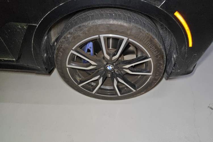 Used BMW X7  Right Front Wheel Hub