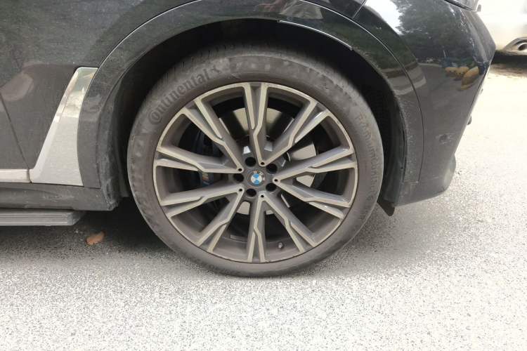Used BMW X7 2019 xDrive40i Executive Model M Sport Package Right Front Wheel Hub
