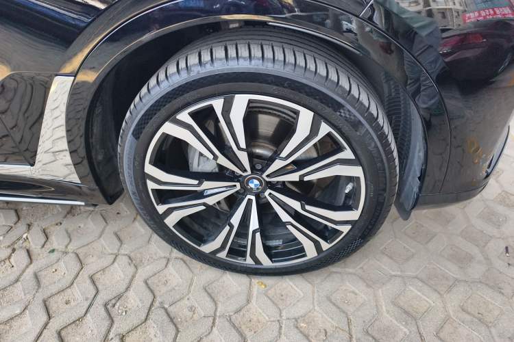 Used BMW X7 2019 xDrive40i Luxury Package with Leading Features Right Front Wheel Hub