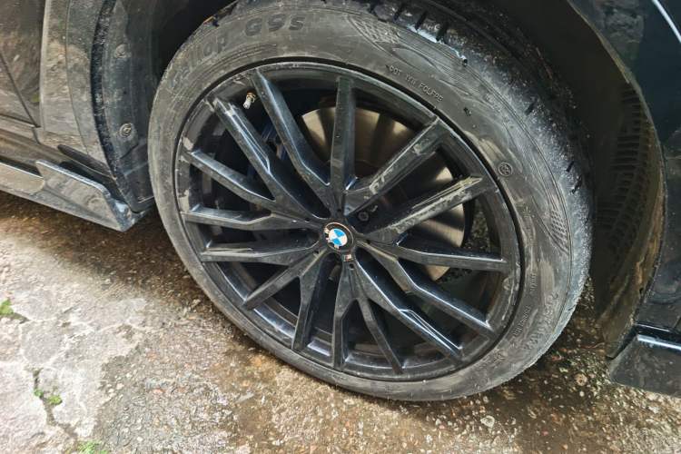Used BMW X7 2019 xDrive40i Luxury M Sport Package Right Front Wheel Hub
