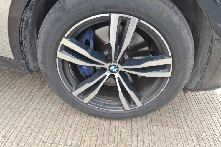 Used BMW X7 2019 xDrive40i Luxury M Sport Package Right Front Wheel Hub